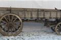 Boerenwagen met sponnenzijbord in het Karrenmuseum Essen